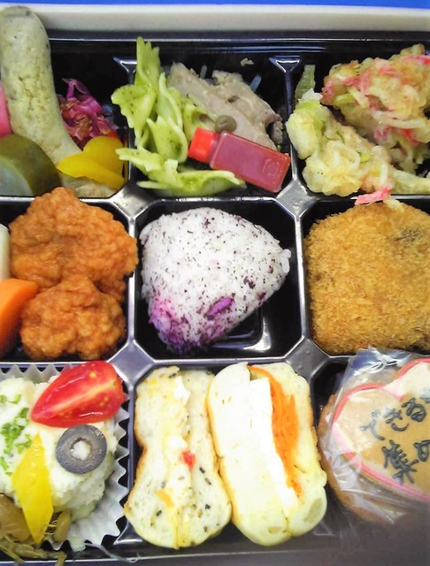 コラボ弁当中身.jpg